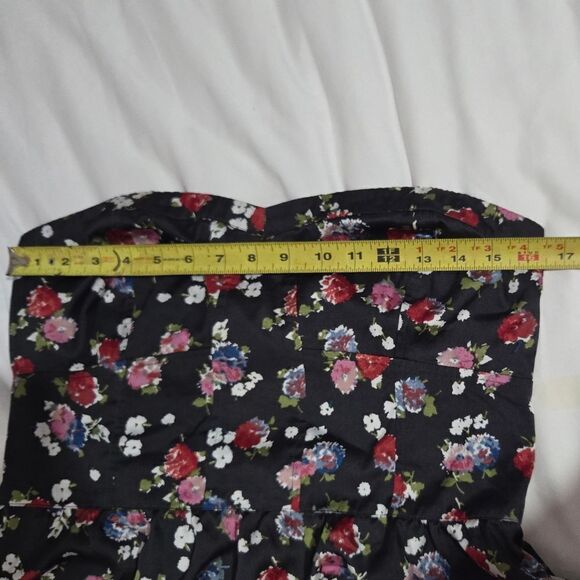American Eagle Size L Strapless Black Floral Smocked blouse - Picture 10 of 12
